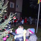 Wspólne ubieranie choinki