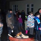 Wspólne ubieranie choinki