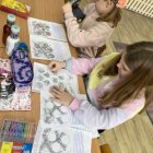 Uczniowie SP w Kłaju poznali wioskę Bullerbyn