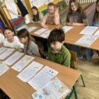 Uczniowie SP w Kłaju poznali wioskę Bullerbyn