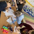 Uczniowie SP w Kłaju poznali wioskę Bullerbyn