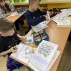 Uczniowie SP w Kłaju poznali wioskę Bullerbyn