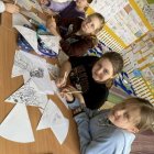 Uczniowie SP w Kłaju poznali wioskę Bullerbyn