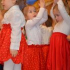 Przedszkolaki z Kłaja z życzeniami swoim babciom i dziadkom