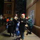 Wspólne ubieranie choinki przy Urzędzie Gminy Kłaj - cz. 2