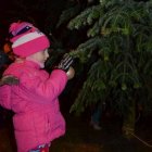 Wspólne ubieranie choinki