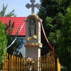 Kapliczka Matki Boskiej z Dzieciątkiem w Dąbrowie