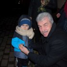 Ubrana w kolorowe bombki i migoczące światełka…