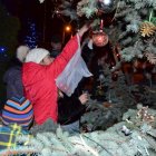 Ubrana w kolorowe bombki i migoczące światełka…