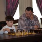 Symultana szachowa z arcymistrzem Kamilem Mitoniem