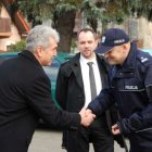 Uroczyste przekazanie radiowozu dla niepołomickich policjantów.