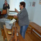 Przedszkolaki ze Skawiny w Gminnej Izbie Regionalnej w Kłaju.     