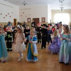 Wszyscy bawią się wspaniale jak co roku w karnawale