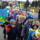 Wiosenny korowód ulicami Dąbrowy