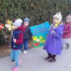 Wiosenny korowód ulicami Dąbrowy