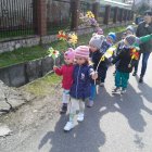 Wiosenny korowód ulicami Dąbrowy