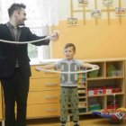 Iluzjonista z okazji Ogólnopolskiego Dnia Przedszkolaka