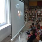Dąbrowskie Przedszkolaki jako detektywi w bibliotece w Brzeziu