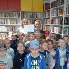 Dąbrowskie Przedszkolaki jako detektywi w bibliotece w Brzeziu