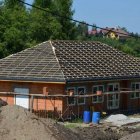 Półmetek prac przy budynku socjalnym w Brzeziu