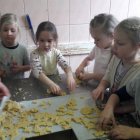 Przedszkolaki z Szarowa odwiedzają piekarnię Janek