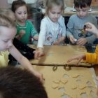 Przedszkolaki z Szarowa odwiedzają piekarnię Janek
