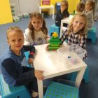 Przedszkolaki z Grodkowic w Fabryce św. Mikołaja – wycieczka do klockolandu