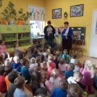 Spotkanie przedszkolaków z Kłaja z paniami z poczty