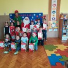 „Dzień dobry, dzień dobry, witaj pośród nas! Mikołaju, Mikołaju na prezenty czas!”