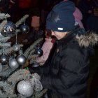 Wspólne ubieranie choinki