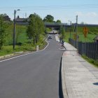 Chodnikiem do i ze szkoły w Brzeziu