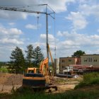 Ciężki sprzęt na terenie budowy