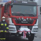 Wóz strażacki oficjalnie przekazany druhom z Szarowa