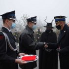 Wóz strażacki oficjalnie przekazany druhom z Szarowa
