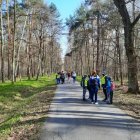 Piesza wycieczka po Puszczy Niepołomickiej uczniów z Grodkowic