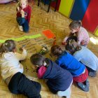 Komnaty Księdza Jana - Dzień Patrona w klasach młodszych SP Kłaj