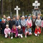 Wizyta przedszkolaków na grobach żołnierzy