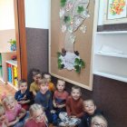 „Drogie drzewko obiecujemy, że szanować Cię będziemy”, czyli jak Przedszkolaki z Szarowa świętowały Dzień Drzewa