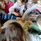 Wycieczka przedszkolaków do piekarni w Szarowie