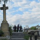 Poświęcenie pomnika upamiętniającego ofiary II Wojny Światowej na cmentarzu w Brzeziu. 