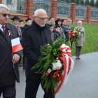 Obchody Dnia Niepodległości w Brzeziu przy pomniku J. Piłsudskiego. 