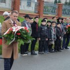 Obchody Dnia Niepodległości w Brzeziu przy pomniku J. Piłsudskiego. 