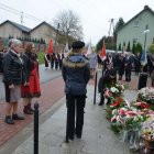 Obchody Dnia Niepodległości w Brzeziu przy pomniku J. Piłsudskiego. 