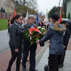 Obchody Dnia Niepodległości w Brzeziu przy pomniku J. Piłsudskiego. 