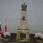 Obchody Dnia Niepodległości w Brzeziu przy pomniku J. Piłsudskiego. 