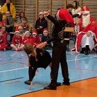 Taneczne mikołajki w SP Szarów.