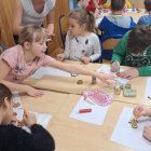 Odwiedziny Św. Mikołaja i dekorowanie świątecznych pierniczków w SP Brzezie.