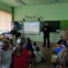 Uczniowie z SP Szarów wiedzą jak być widocznym na drodze.
