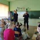 Uczniowie z SP Szarów wiedzą jak być widocznym na drodze.