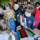 Uczniowie z SP Szarów wiedzą jak być widocznym na drodze.